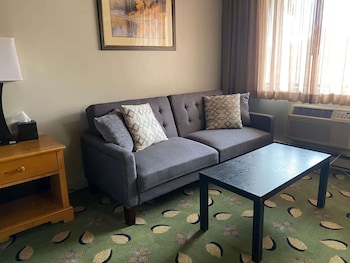 Suite, 1 King Bed, Non Smoking