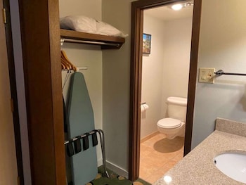 Suite, 1 King Bed, Non Smoking