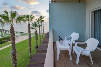 Superior Room, Balcony, Pool View