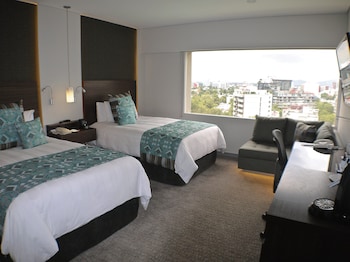 Classic Room, 2 Queen Beds, Club Lounge Access (Polanco View)