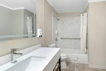 Deluxe Room, 2 Queen Beds, Accessible, Non Smoking