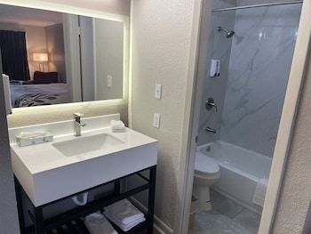 Deluxe Room, 1 King Bed, Non Smoking