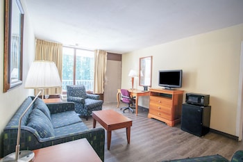 Family Suite, 1 King Bed with Sofa bed, Smoking