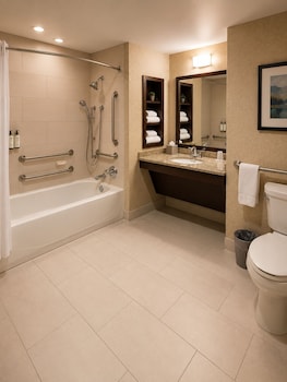 Standard Room, 2 Queen Beds, Accessible (Accessible Tub)