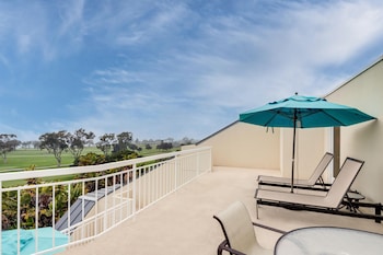 Suite, 1 King Bed, Balcony, Golf View