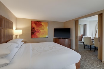Suite, 1 King Bed, Balcony (Vista)