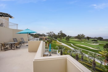 Suite, 1 King Bed, Balcony (Vista)