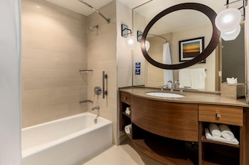 Room, 2 Queen Beds, Balcony (Top Floor)