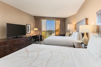Room, 2 Queen Beds, Balcony, Golf View