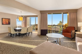 Suite, 1 King Bed, Balcony, Golf View