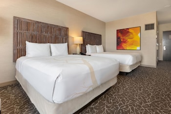 Room, 2 Queen Beds, Balcony (Top Floor)