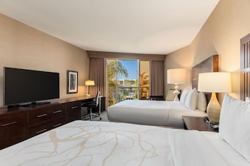 Room, 2 Queen Beds, Balcony (Top Floor)