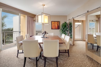 Suite, 1 King Bed, Balcony (Vista)