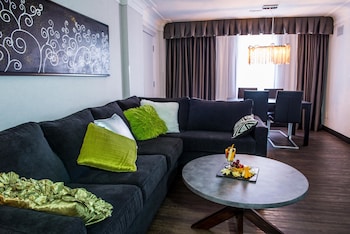 Suite, 1 King Bed, Non Smoking, Jetted Tub (Living Room;with Sofabed)