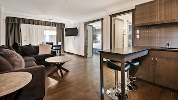 Suite, 1 King Bed, Non Smoking, Jetted Tub (Living Room;with Sofabed)