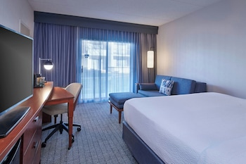 Room, 1 King Bed with Sofa bed (Mobility Accessible, Tub)