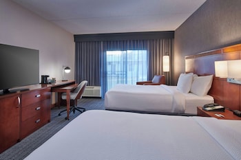 Room, 2 Queen Beds (Mobility/Hearing Access, Roll-In Shwr)