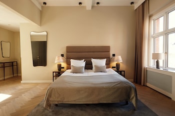 Signature Suite