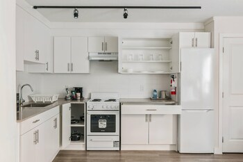 Studio Suite with Kitchenette, 1 Queen Bed, Non Smoking