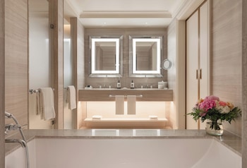 Four Seasons, Room, 1 King Bed