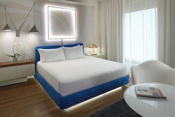 Room, 1 King Bed, Accessible, Bathtub (Mobility & Hearing)