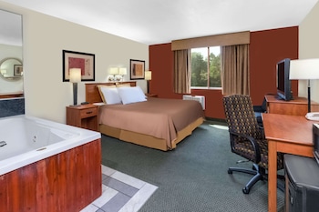 Suite, 1 King Bed, Non Smoking