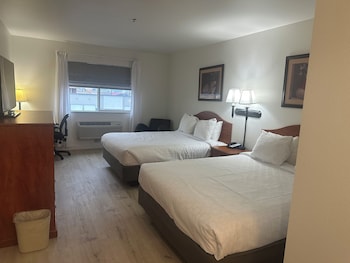 Standard Room, 2 Queen Beds, Non Smoking, Refrigerator & Microwave (Pet Friendly)