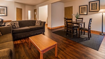 Suite, 1 King Bed, Non Smoking, Mountain View (Separate Living Room)