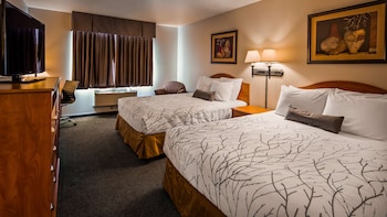 Standard Room, 2 Queen Beds, Non Smoking, Refrigerator & Microwave (Pet Friendly)