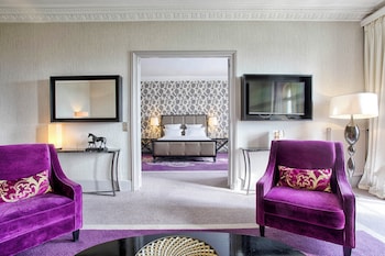 Suite Victoria Vue Jardin (1 très grand lit et 1 canapé-lit, vue jardin)