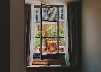 Gallery Room (terrace 3 pax)