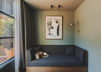 Gallery Room (terrace 3 pax)