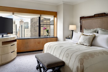 Executive Suite, 1 King Bed, Accessible, Tower