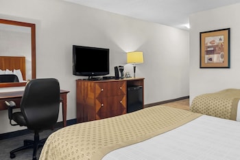 Standard Room, 2 Queen Beds, Non Smoking, Refrigerator