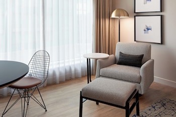 Club Studio, 1 King Bed with Sofa bed