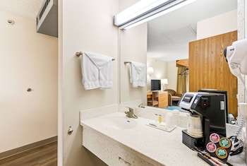 Deluxe Room, 2 Queen Beds, Non Smoking