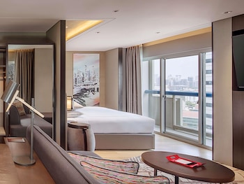Signature Suite, 1 King, 2 Balconies, City View