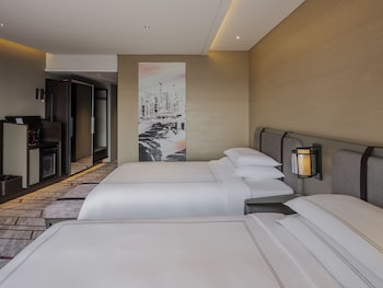 Swiss Prestige Marina Bay, 2 Doubles, High Floor, Balcony, Marina Bay View