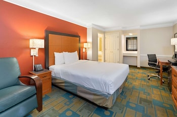 Deluxe Room, 1 Queen Bed, Non Smoking