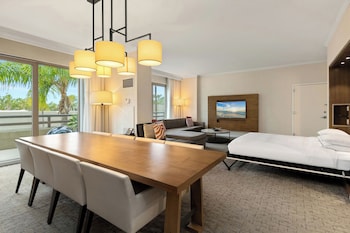 Exclusive Studio Suite, Balcony (1 King Murphy Bed)