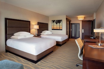 Room, 2 Queen Beds, Accessible, Non Smoking (Roll in Shower)