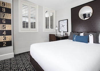 Deluxe Room, 1 Queen Bed (High Floor)