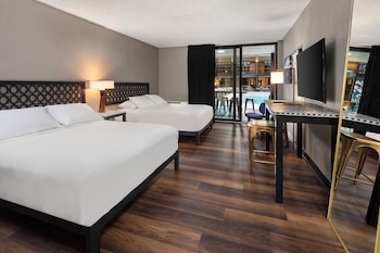 Standard Room, 2 Queen Beds, Non Smoking, Poolside