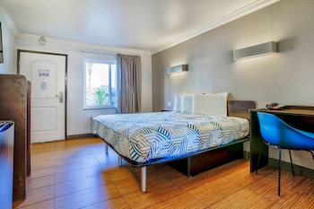 Standard Room, 1 Queen Bed, Smoking