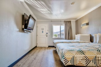 Standard Room, 2 Queen Beds, Non Smoking
