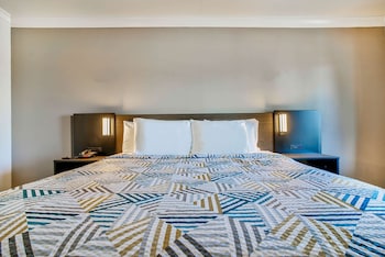 Standard Room, 1 Queen Bed, Non Smoking