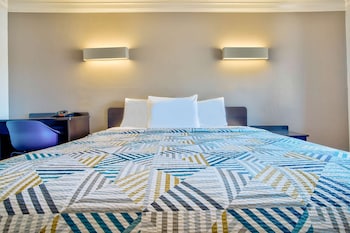 Standard Room, 1 Queen Bed, Smoking
