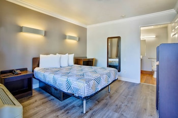 Standard Room, 1 Queen Bed, Accessible, Non Smoking