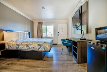 Standard Room, 1 Queen Bed, Non Smoking