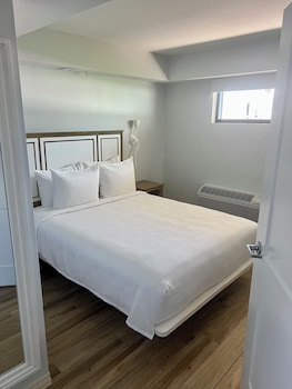 Suite, 2 Queen Beds, Accessible, Ground Floor (with Sofabed)